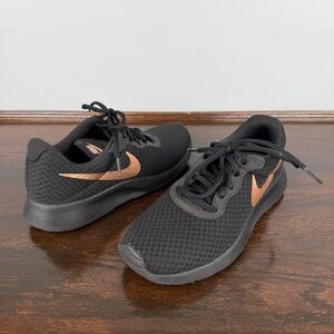 Nike Tanjun Sneakers Womens Running Shoes Sneakers Size 6.5 Black Bronze